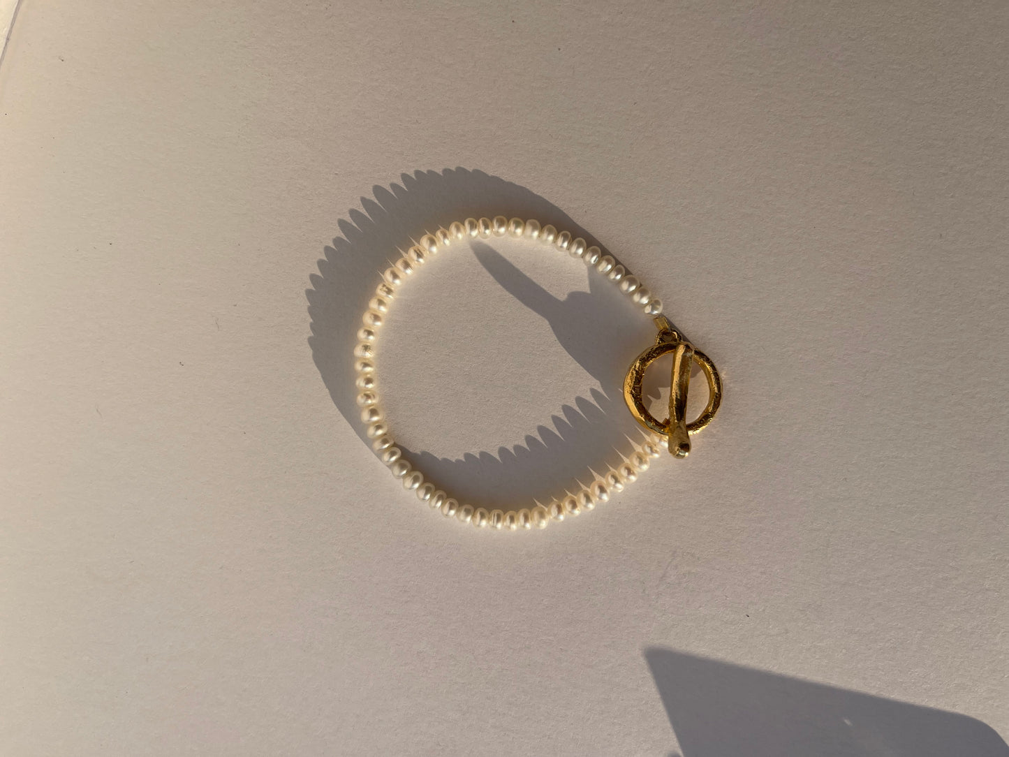 Round Pearl Bracelet with Handmade Closure