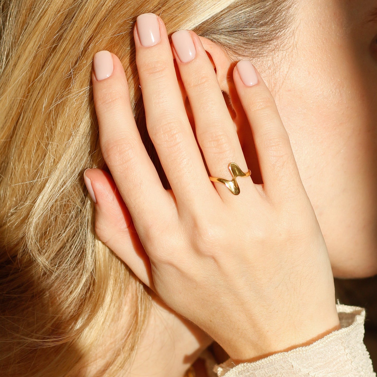 La Vague Wave Dainty Ring