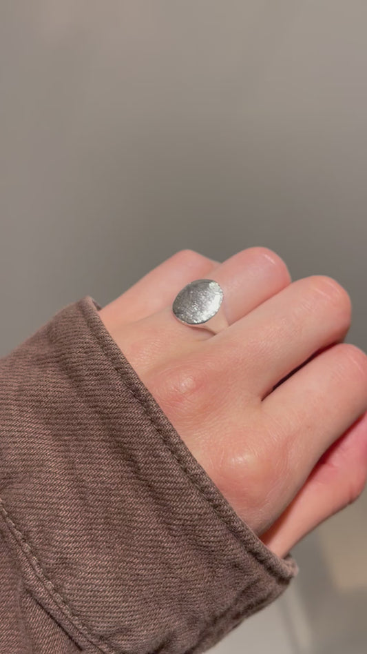Personalized Oval Signet Ring (Letters)