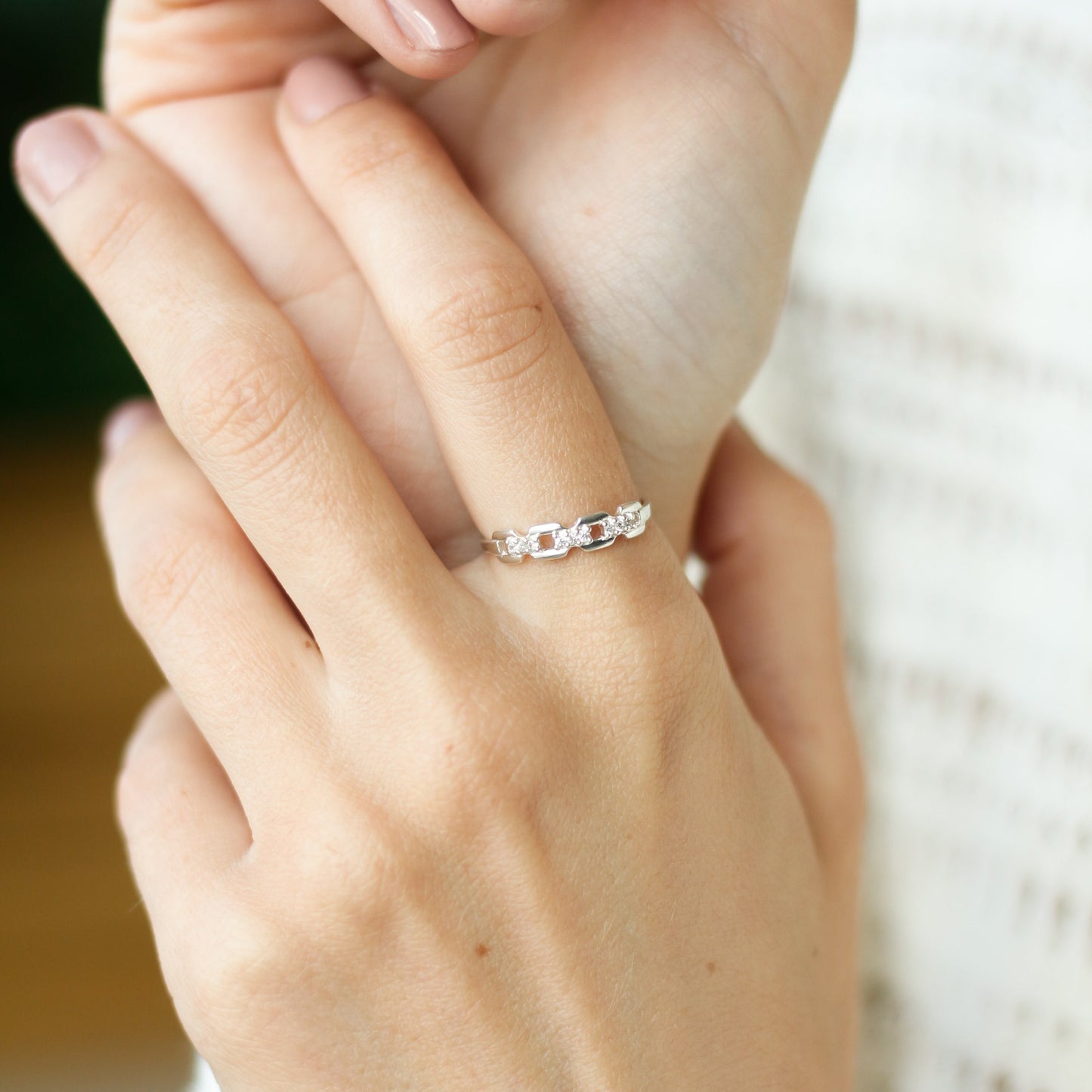 Minimal Chain Dainty Ring
