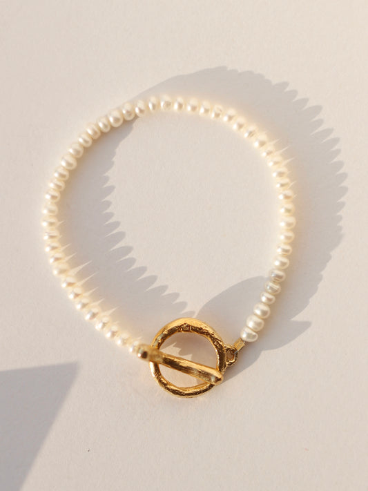 Round Pearl Bracelet with Handmade Closure