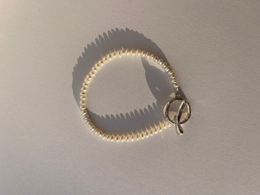 Round Pearl Bracelet with Handmade Closure