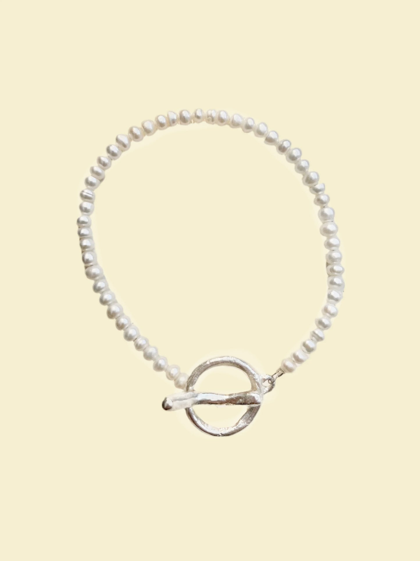 Round Pearl Bracelet with Handmade Closure