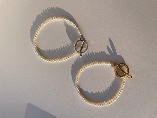 Round Pearl Bracelet with Handmade Closure