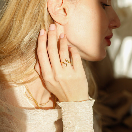 La Vague Wave Dainty Ring